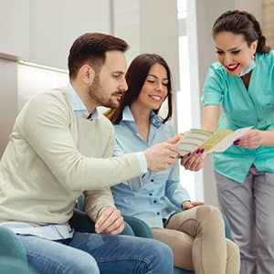 Dentist explains dental crowns to patients?